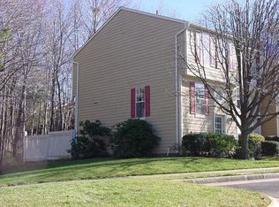 1611 Fieldthorn Dr, Reston, VA 20194