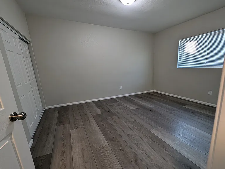 1444 W Grand Ave — Photo 8