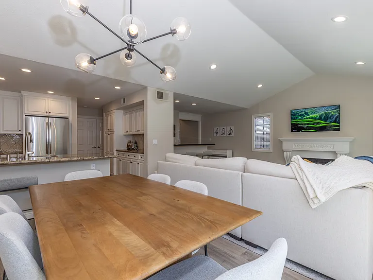 1090 Shady Creek Pl — Photo 7