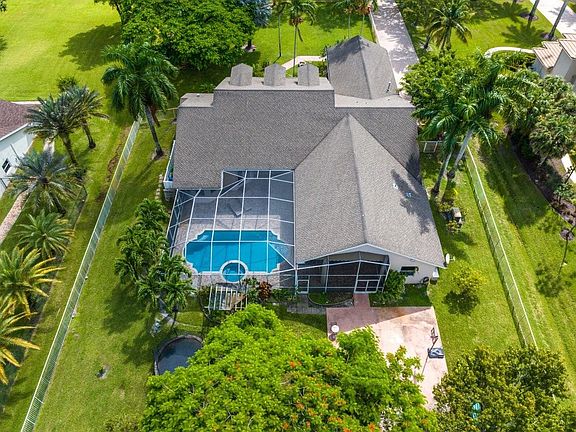 5th image of 5833 NW 75th Way
