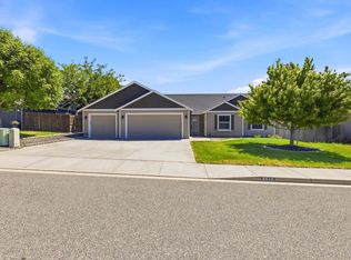 2670 Hickory Ave, West Richland, WA 99353