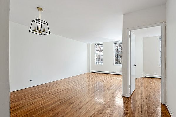 1st image of 15 W 104th St #21