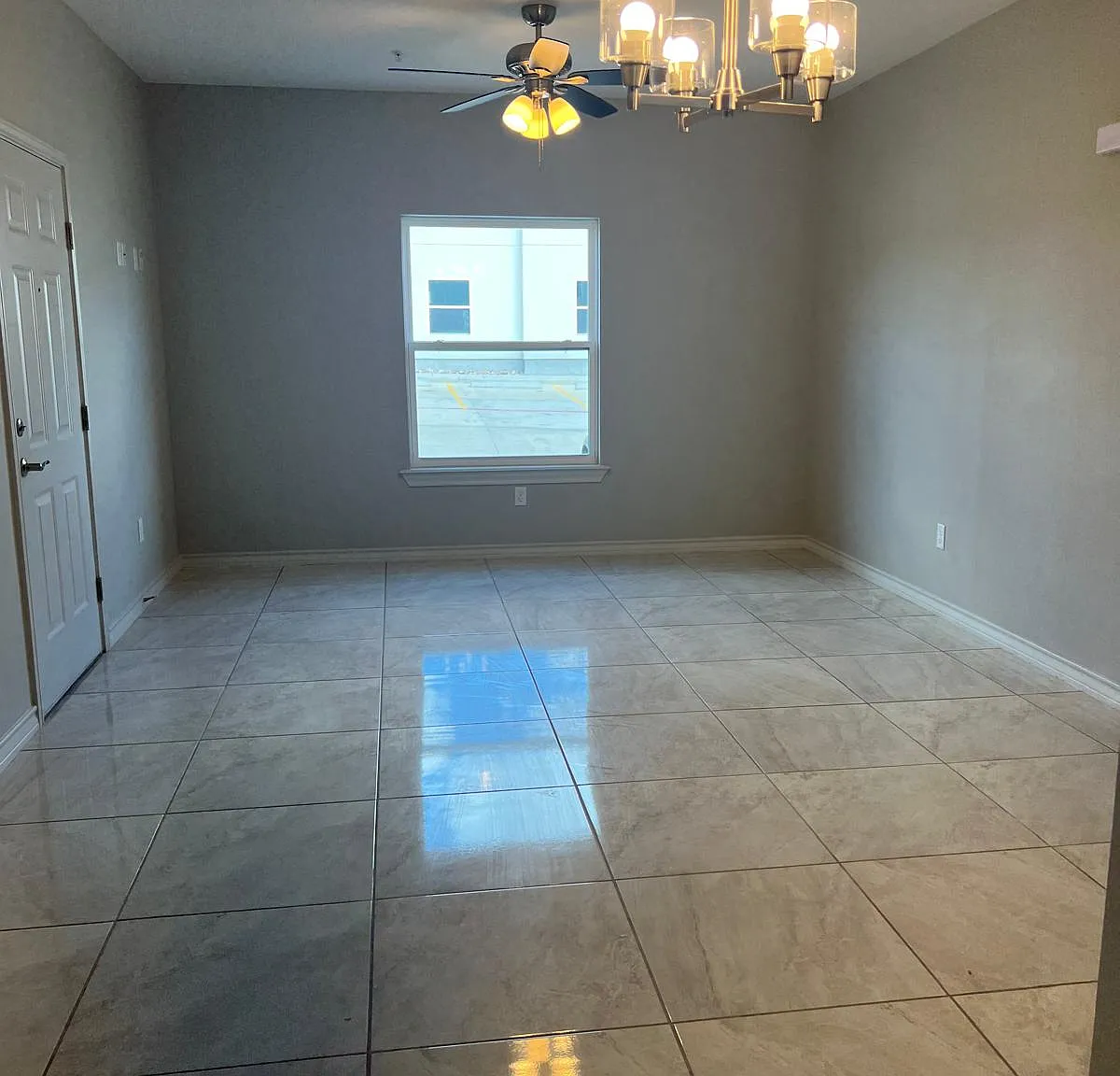 3 bed, 981 sqft, $1,475 — Photo 2