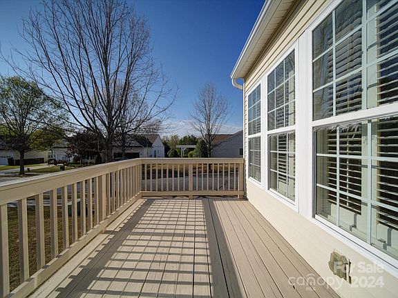 4th image of 52179 Longspur Ln