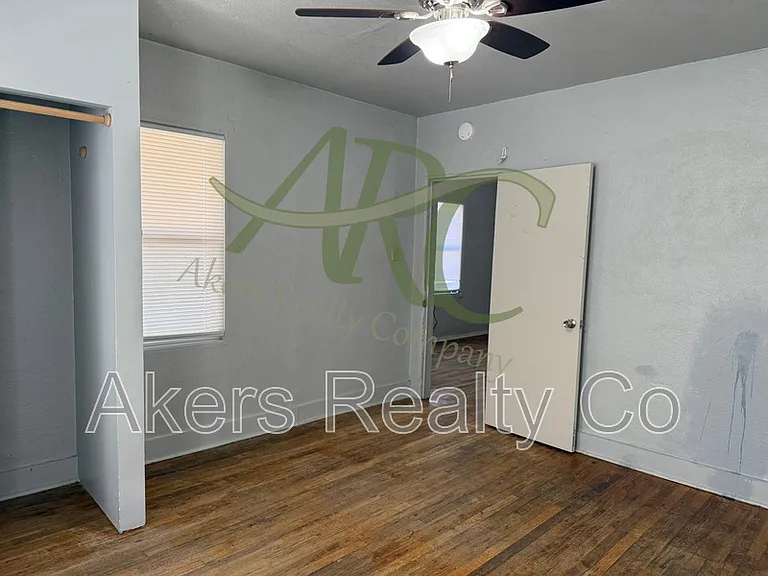 523 E Adams Ave — Photo 7
