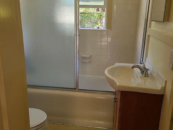 4th image of 1220 Hoover St #B