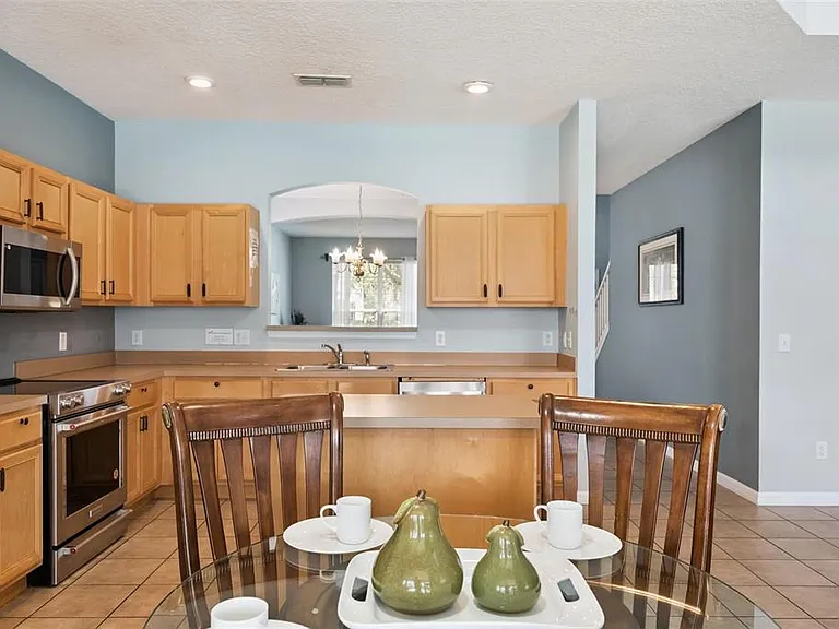 143 Cordova Ave — Photo 6