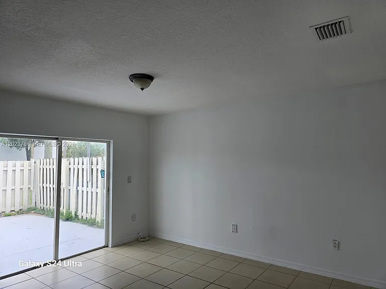 13658 SW 142nd Ter — Photo 13