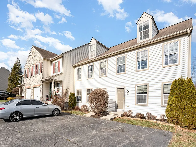 247 Buckley Dr — Photo 4