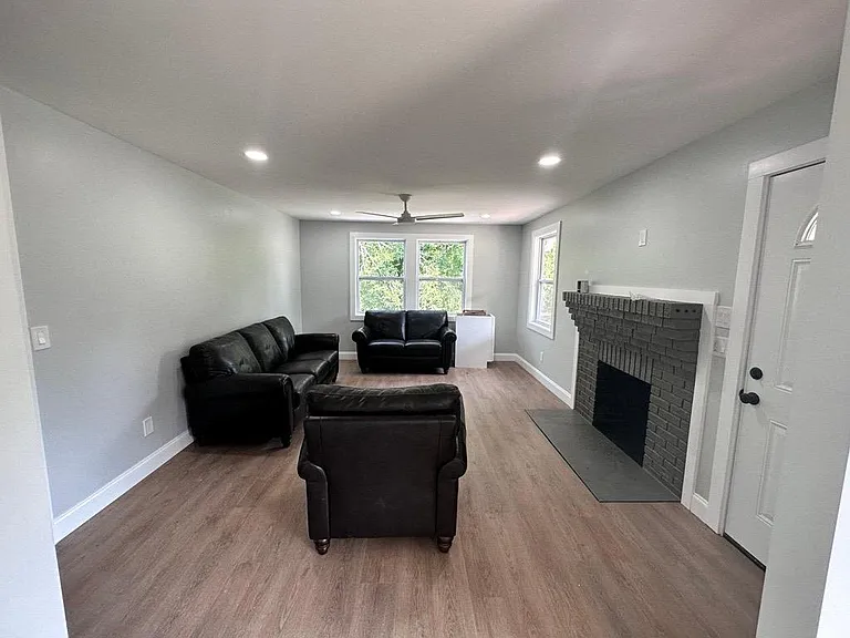 184 Powell St — Photo 24