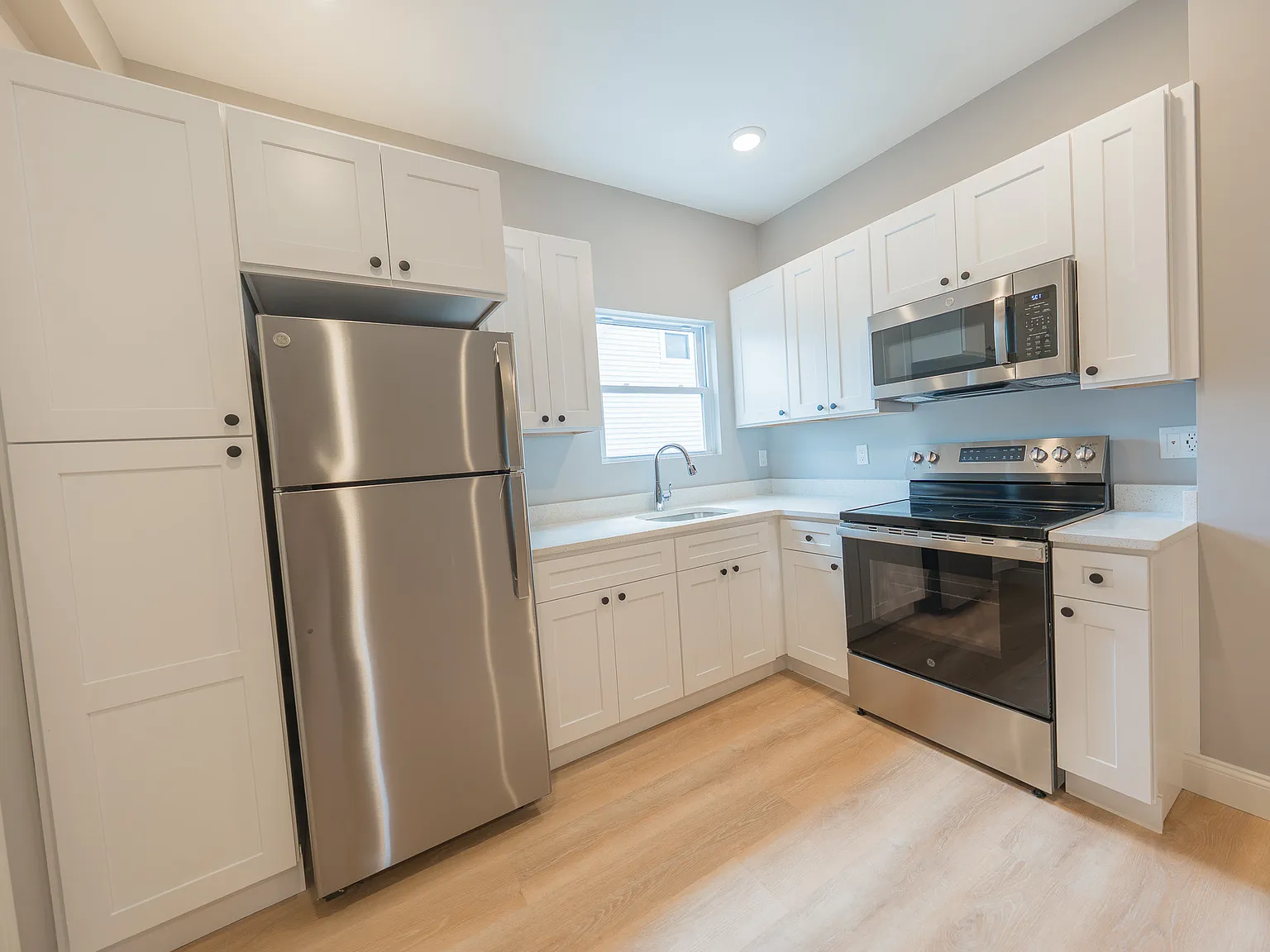 1 bed, $2,300 — Photo 2
