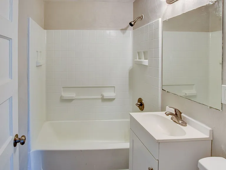 1135 Jackson Ave — Photo 5