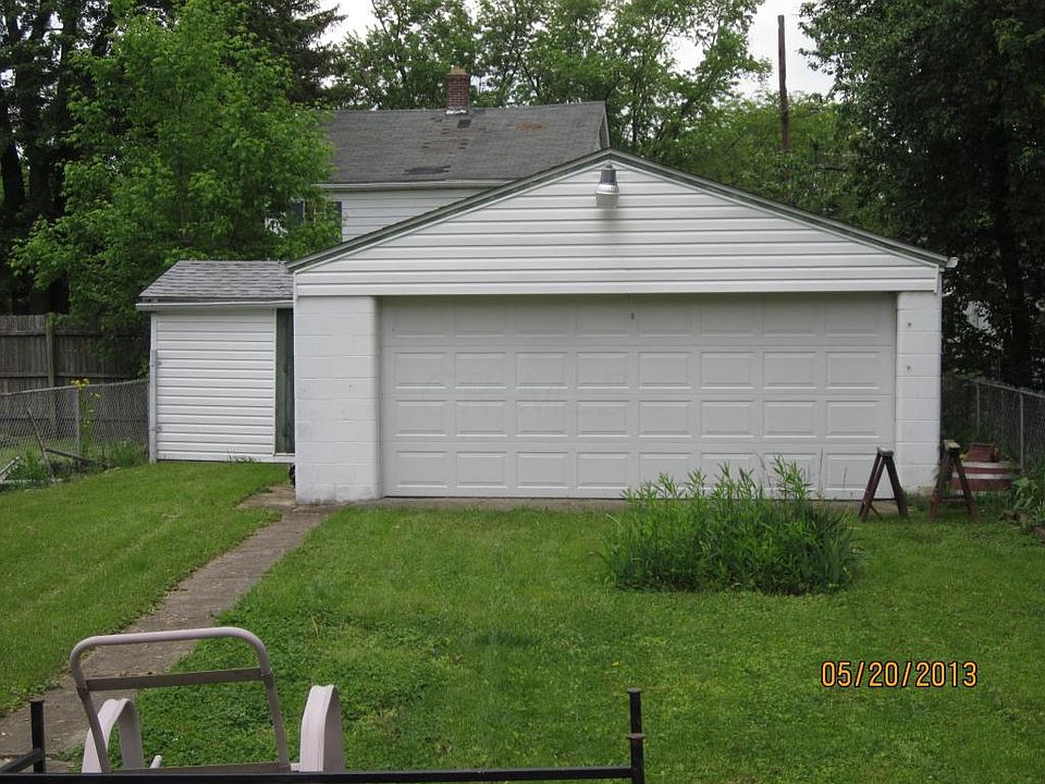 2nd image of 3028 Medina Ave