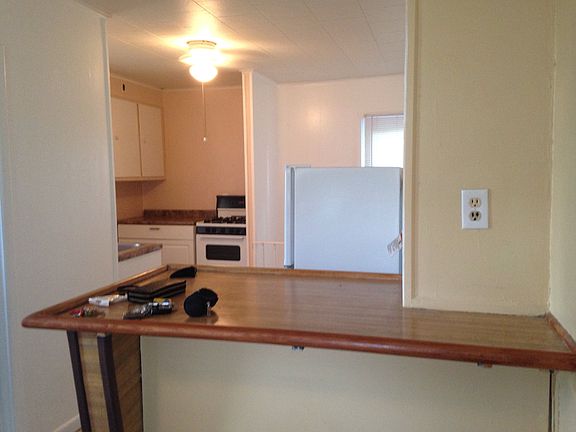 4th image of 667 Mill St