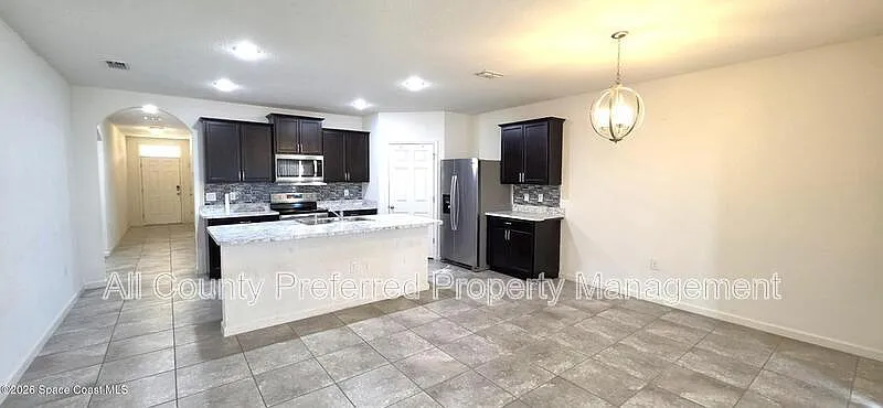 4 bed, 2.0 bath, 1830 sqft, $2,150 — Photo 2