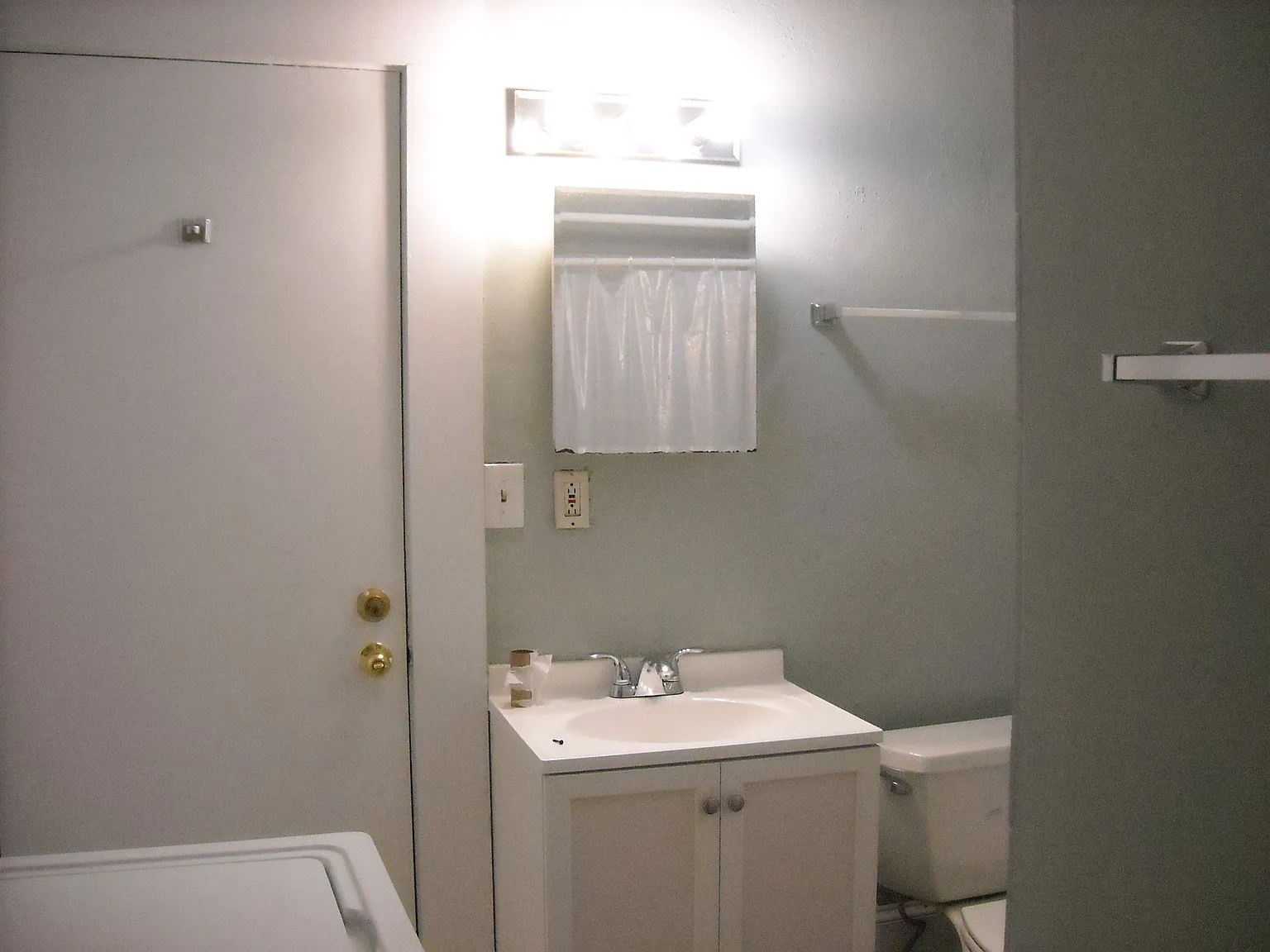 3 bed, 1200 sqft, $1,850 — Photo 3