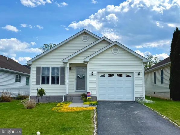 23 Whiskers Way, Ranson, WV 25438