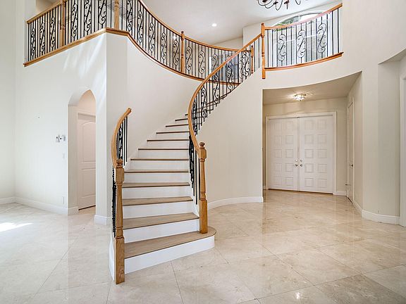 3rd image of 16200 Mira Vista Ln