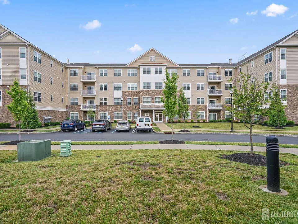 723 Lorhan Dr