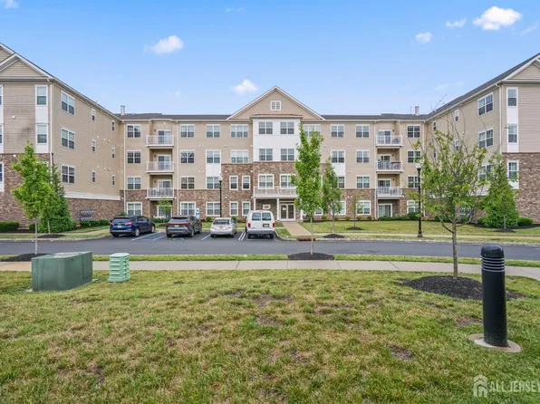 723 Lorhan Dr, Piscataway, NJ 08854