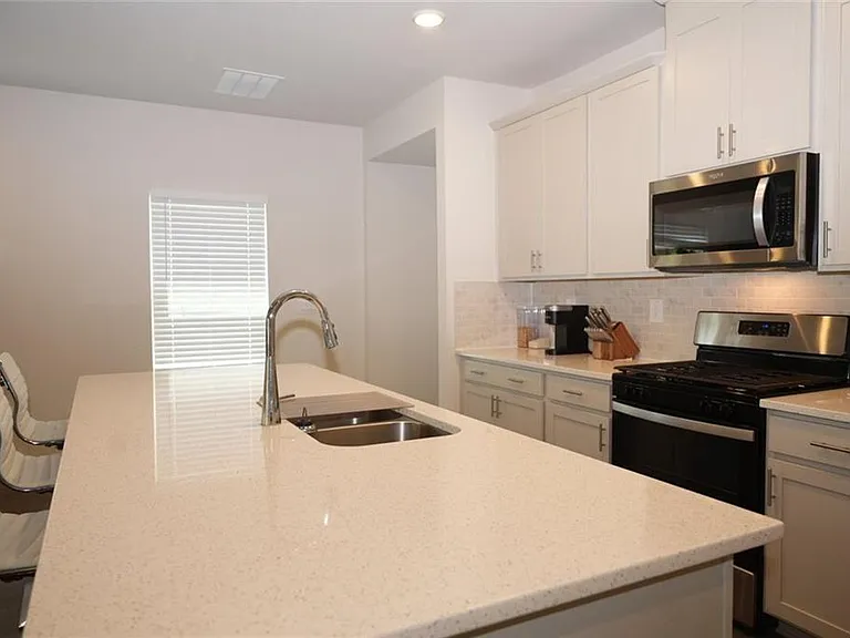 733 Gabby Point SW — Photo 2