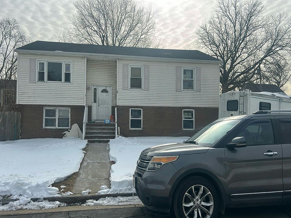 1st image of 705 8th St