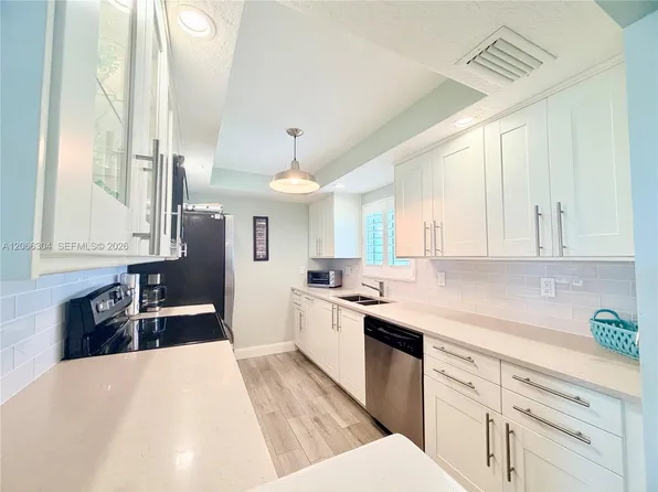 100 Silver Beach Ave APT 720, Daytona Beach, FL 32118