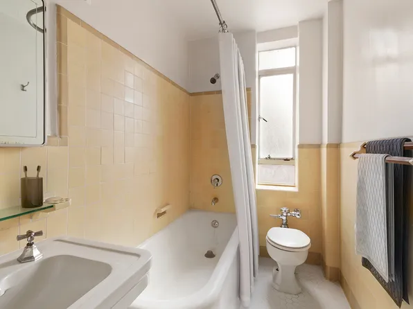 25 Central Park West image 6 of 6