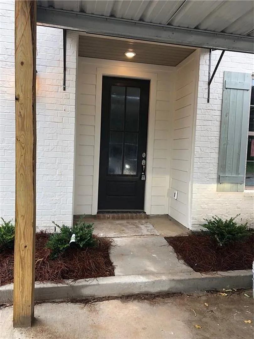 South Lake Charles Townhome 3/2.5 — Photo 1