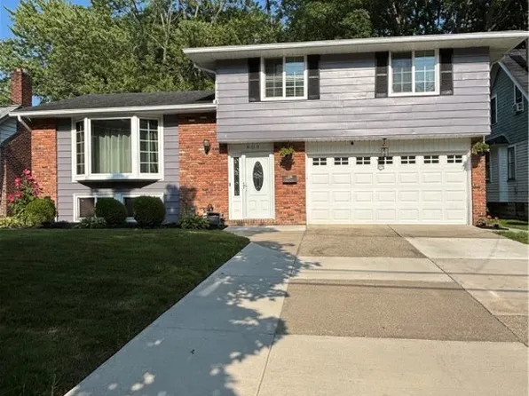 809 Wellmon St, Bedford, OH 44146