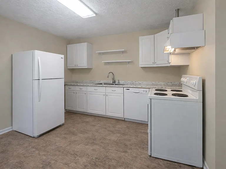 125 Laurie Dr — Photo 3