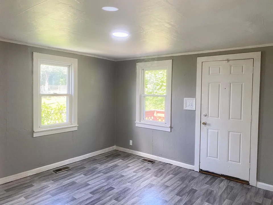 G3439 Larchmont Ave