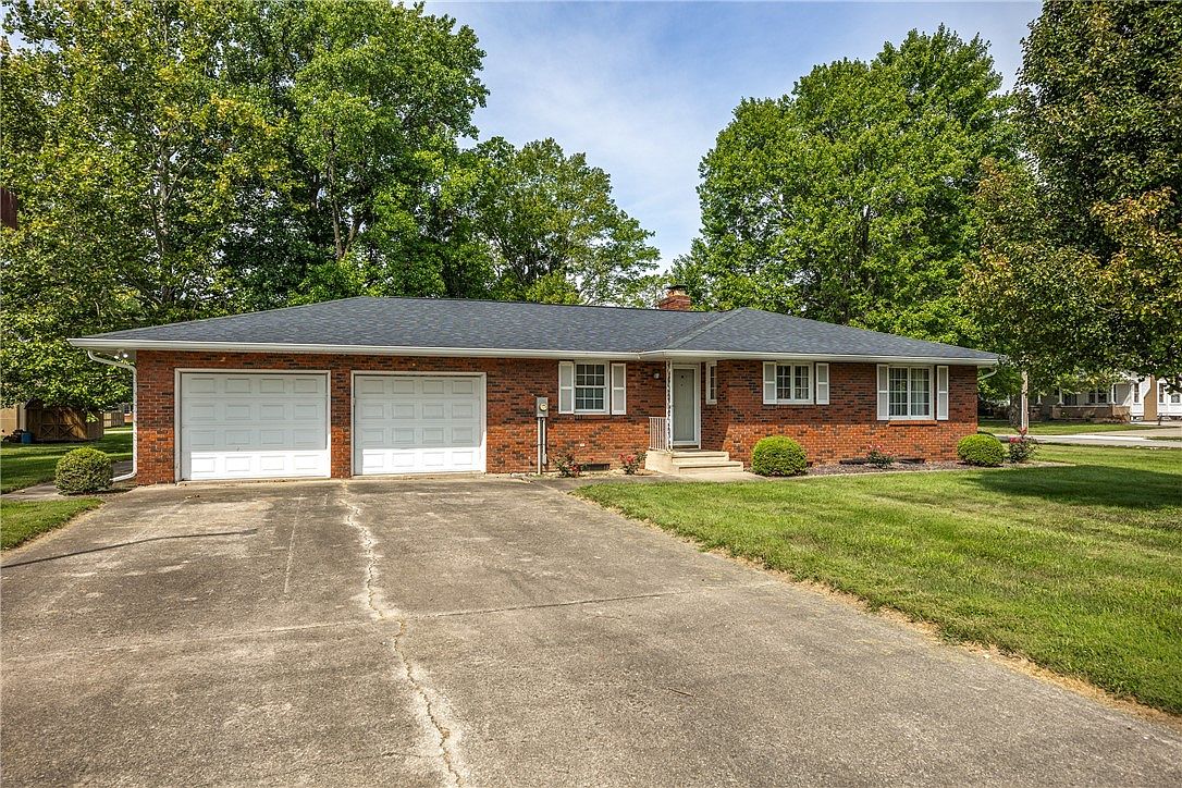 301 W Walnut St, Teutopolis, IL 62467 | Zillow