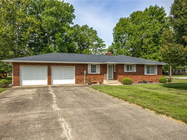 301 W Walnut St, Teutopolis, IL 62467