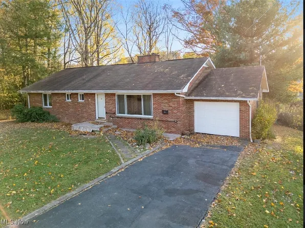 905 Blue Sky Dr, South Charleston, WV 25309