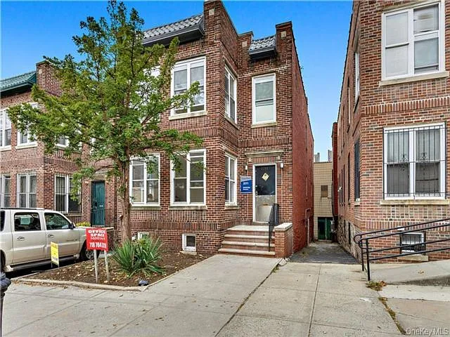 3311 Bainbridge Ave #1BR — Photo 1