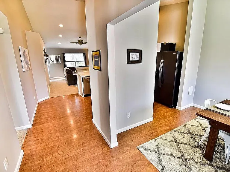 1029 Dahlgren Ln — Photo 2