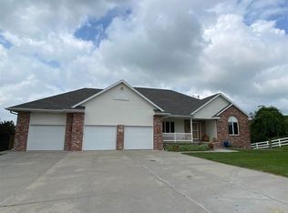 5431 Cottonwood Rd, Kearney, NE 68845