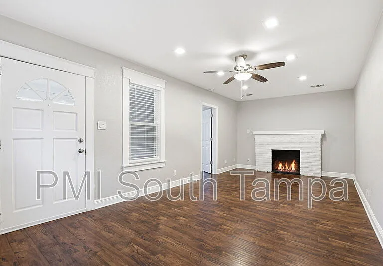 203 W Emma St — Photo 4