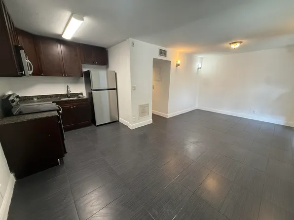 37 SW 14th St, Dania, FL