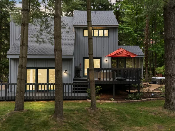 12261 Spruce St, Sawyer, MI 49125