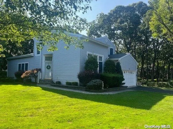 206 Fairfield Drive #206, Holbrook, NY 11741