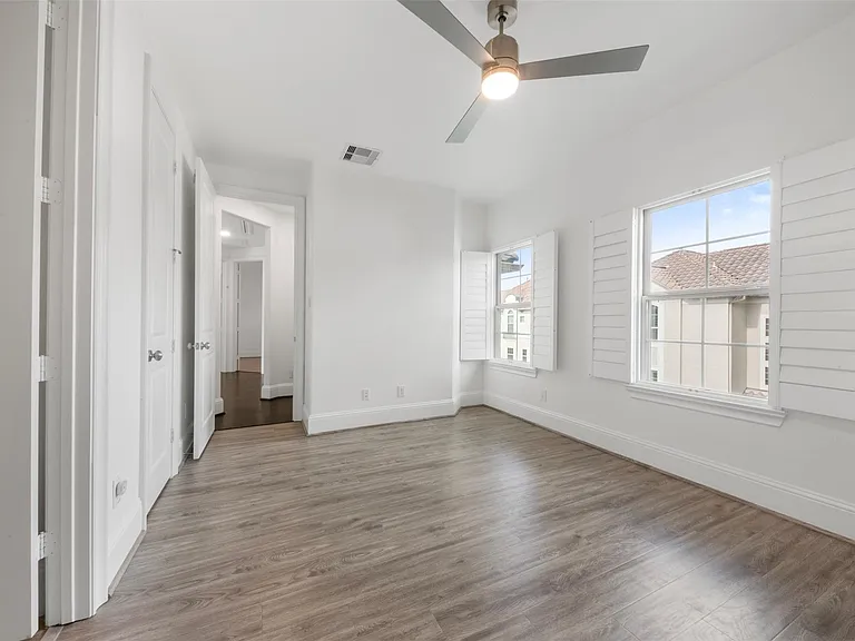 908 Amelia St — Photo 33