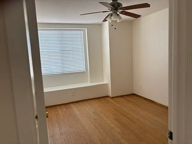 12830 Tiverton Ct — Photo 14