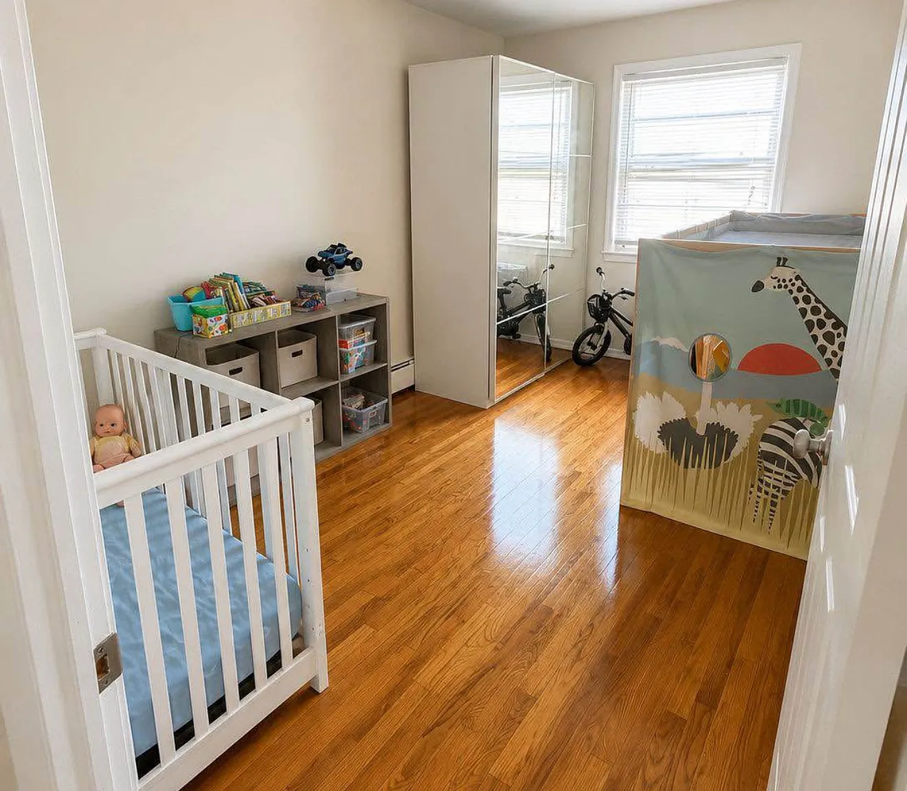 4 bed, $3,800 — Photo 2