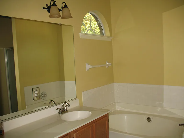 657 Leisure Ln — Photo 9
