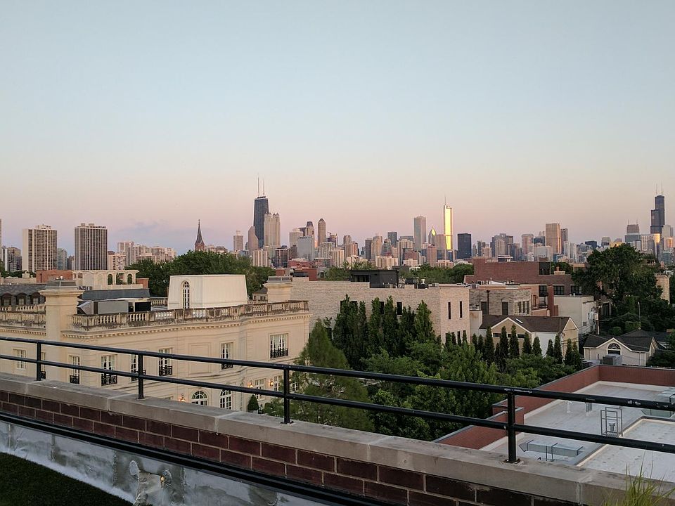 Private roof deck (city view)