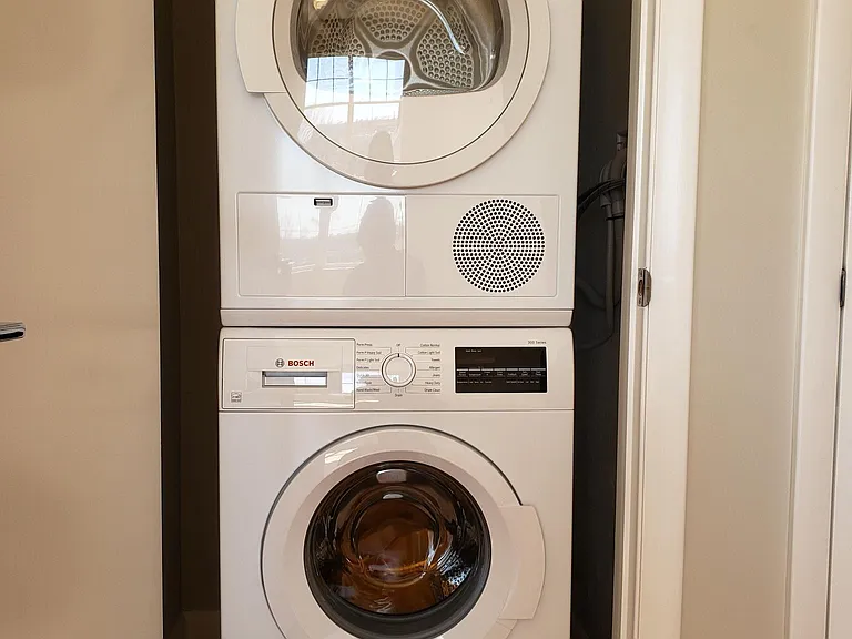 In-unit washer/dryer.