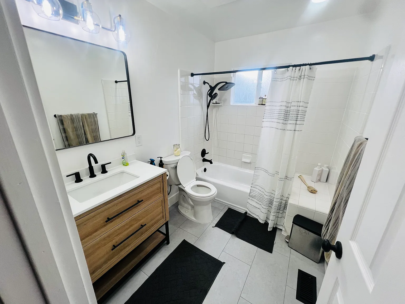 4 bed, 2180 sqft, $2,750 — Photo 2