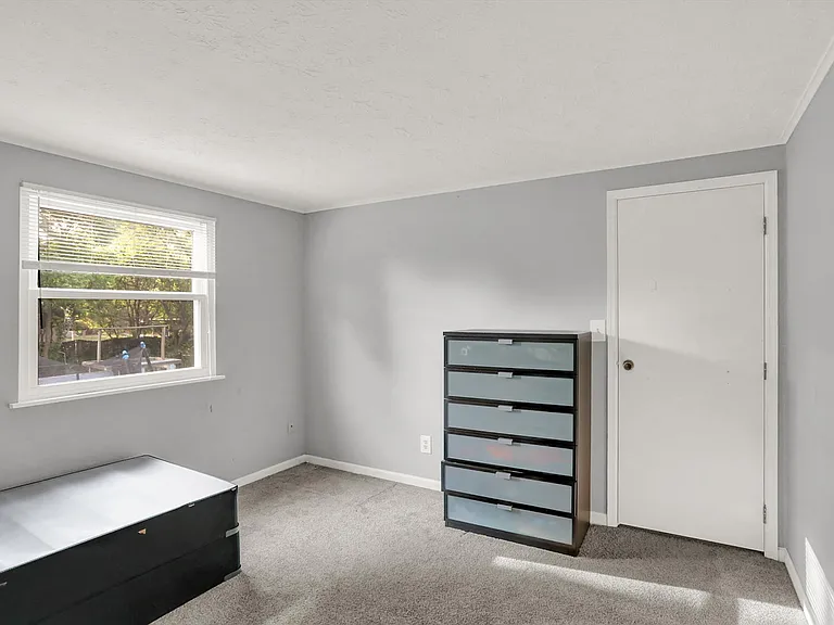 7915 Broadview Dr — Photo 16